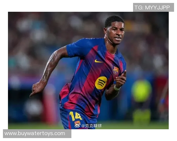 拉什福德真实生活瞬间大揭秘，展现球场外的他与众不同的一面