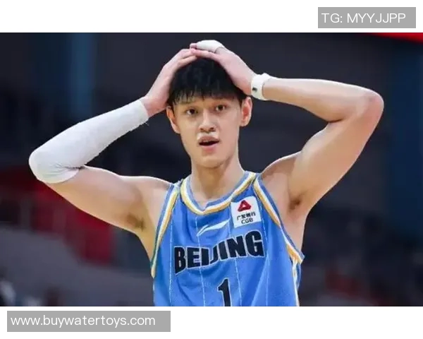 周琦助攻创佳绩却因伤退场曾凡博表现低迷仅得三分